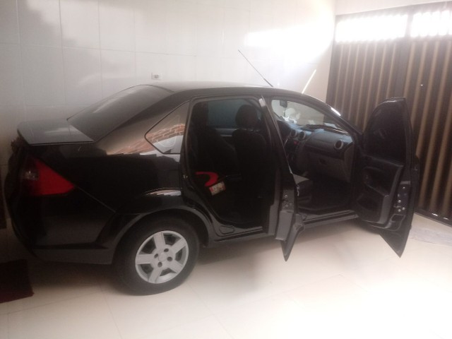 FIESTA SEDAN 2009