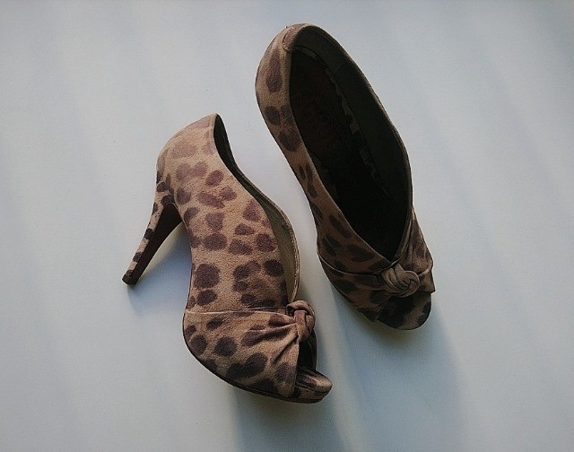 sapato com estampa de animal print, leopardo, da schutz - Foto 2