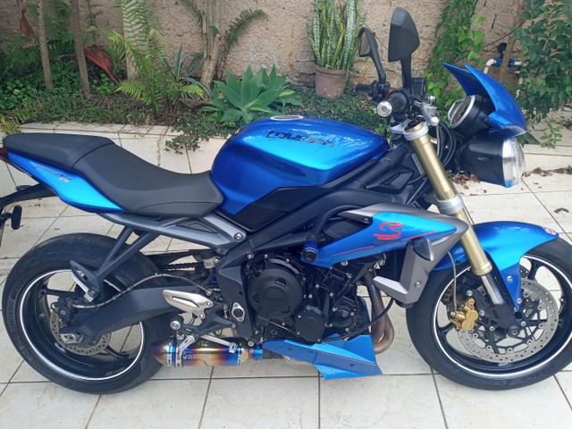 TRIUMPH STREET TRIPLE 675 2013