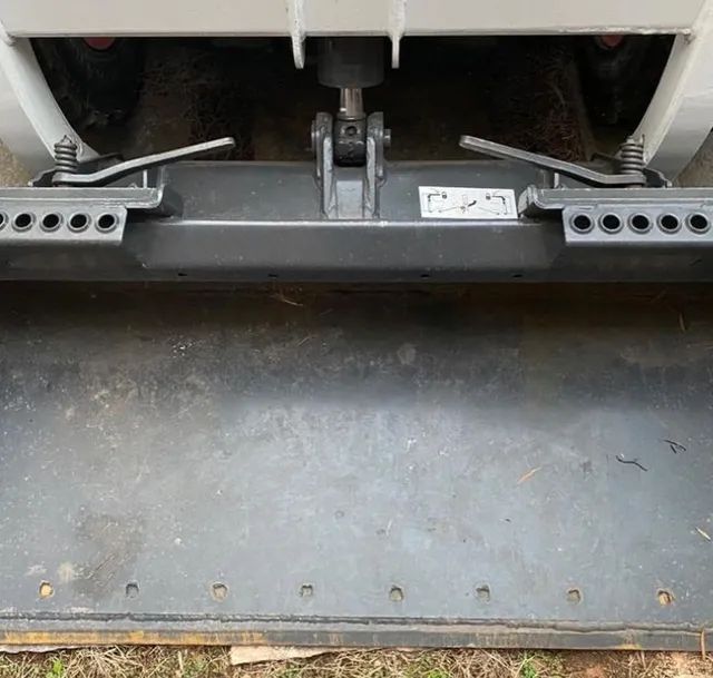 Mini Carregadeira Bobcat S130 2011 - Foto 4