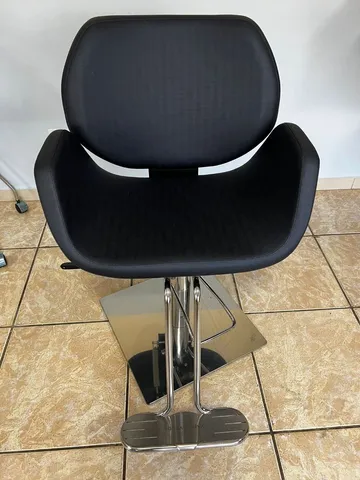 Cadeira de Barbeiro Barão Base Hidráulica Redonda Detalhes Estofado Captone