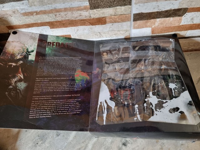 Predator - Play Arts Kai  - Foto 2