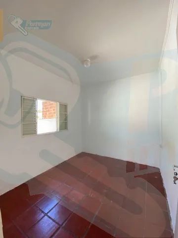 Casa Residencial com 2 quartos para alugar por R$ 1250.00, 97.03 m2 - JARDIM ORESTES VERON