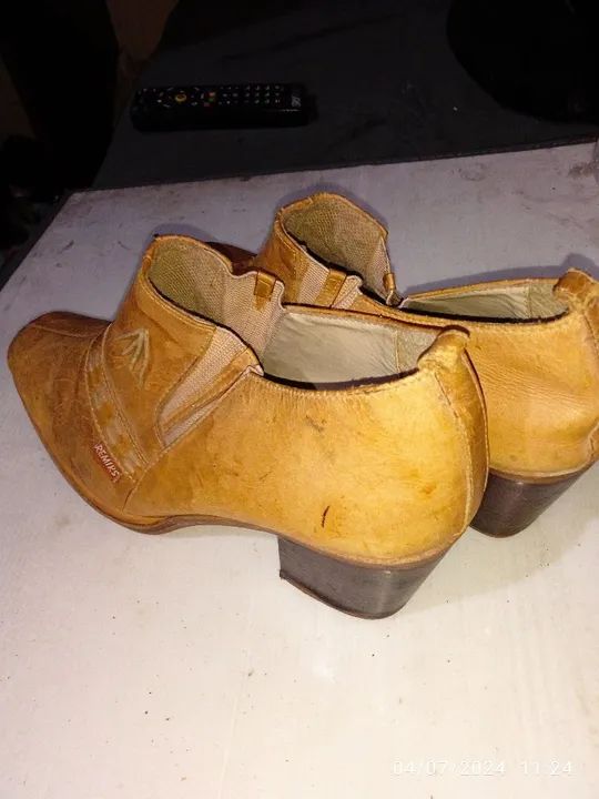 Bota cano curto em couro Remiks - Foto 4