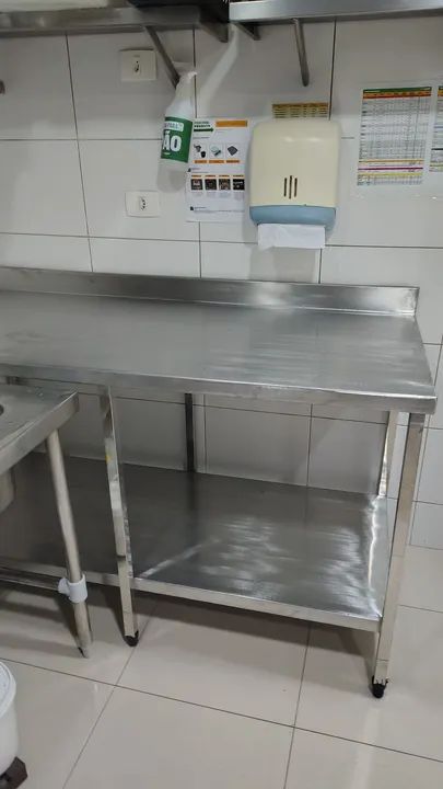 Coifa, mesa,balcão tudo em inox 