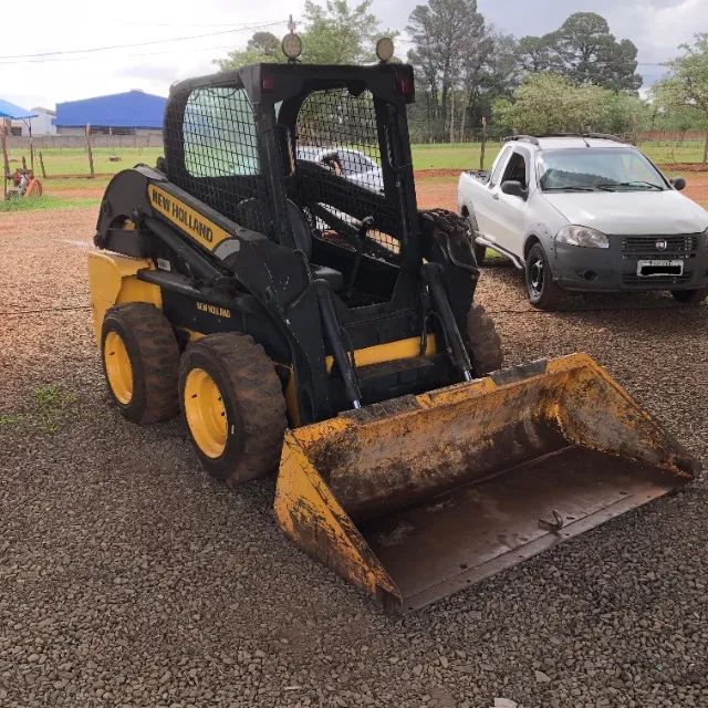 Mini Carregadeira New Holland L218 ano 2015