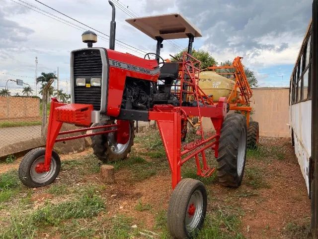 Trator MF 275  com Trampulo Pulverizador  - Foto 2