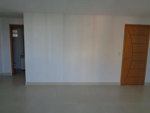 Apartamento 04 quartos, varanda, andar baixo, área de lazer completa, próximo ao Colégio E - Foto 2
