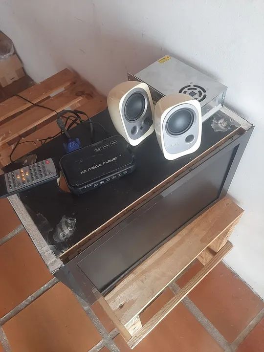 Baixou!!!Projeto Monitor com HD media player, fonte chaveada e controle remoto - Foto 5