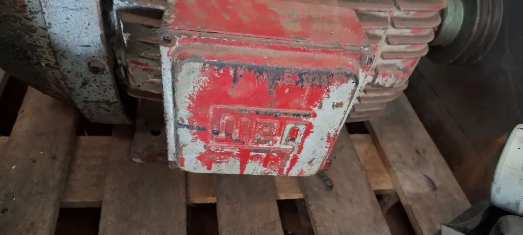 Vendo ou troco Motor Weg 30 cv - Foto 2