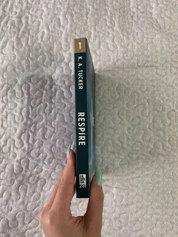 Livro Respire de K. A. Tucker - Foto 2