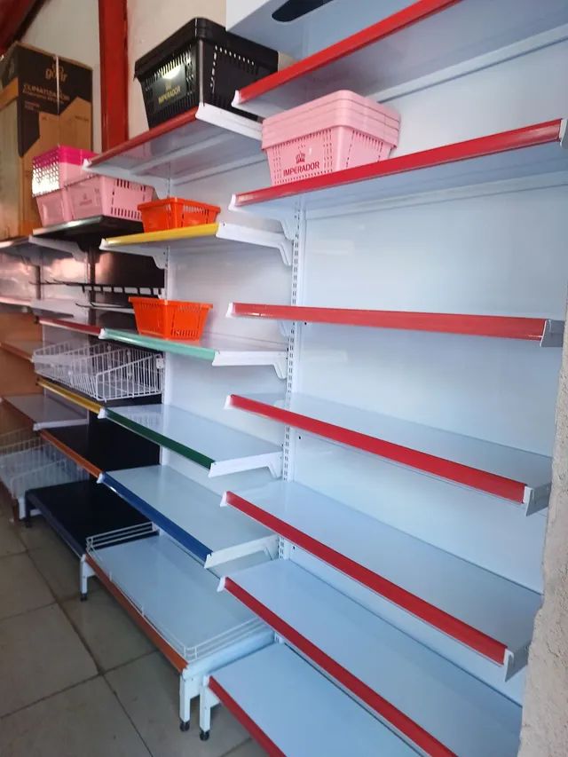 Distribuidora mercearia farmácia empórios  Gôndolas pra comércio em geral 