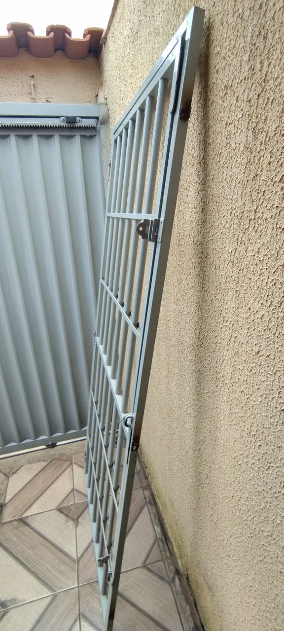 Selling a security gate.
