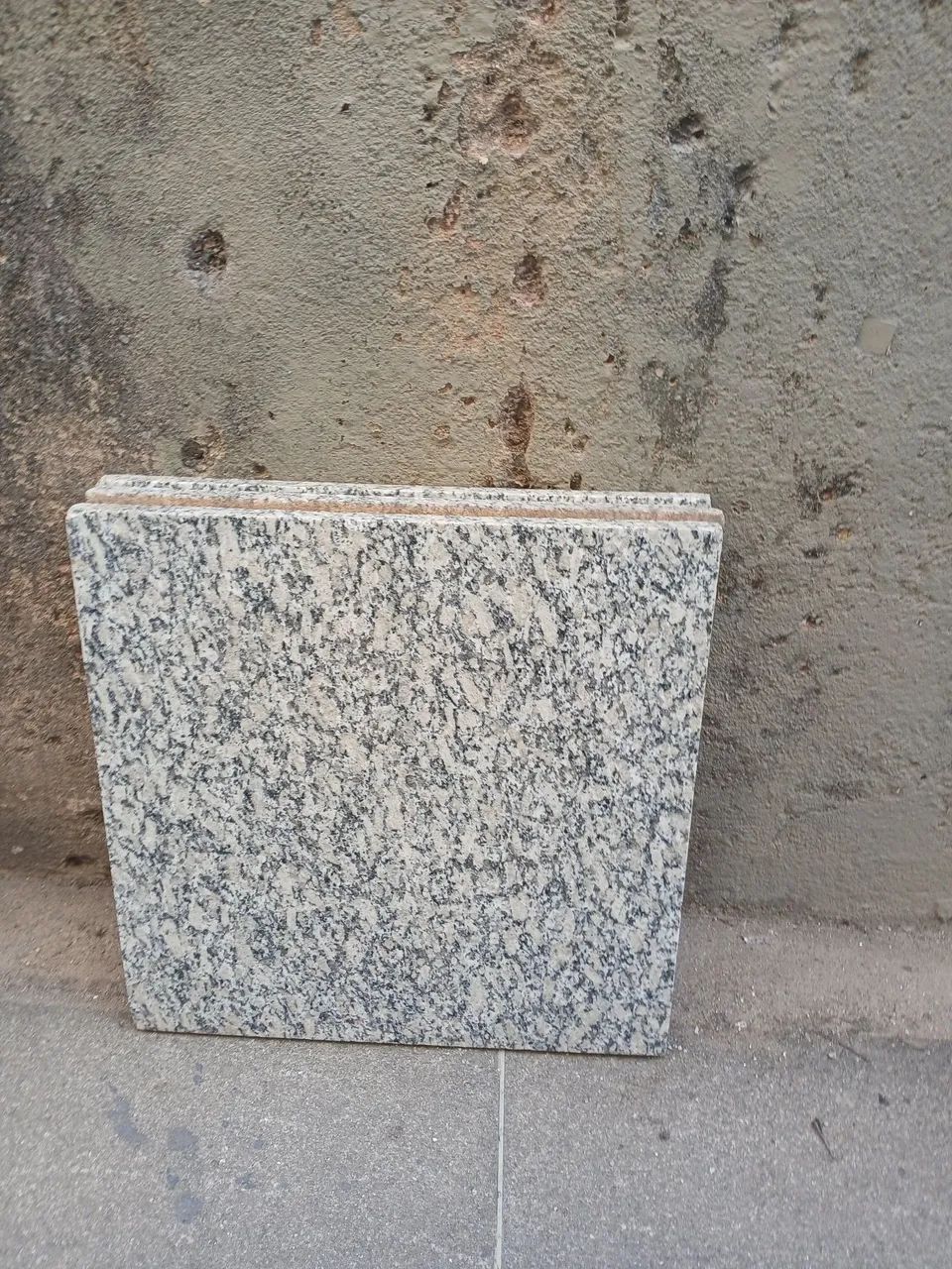 Revestimento para piso em placas de GRANITO 0,41 X 0, 41m