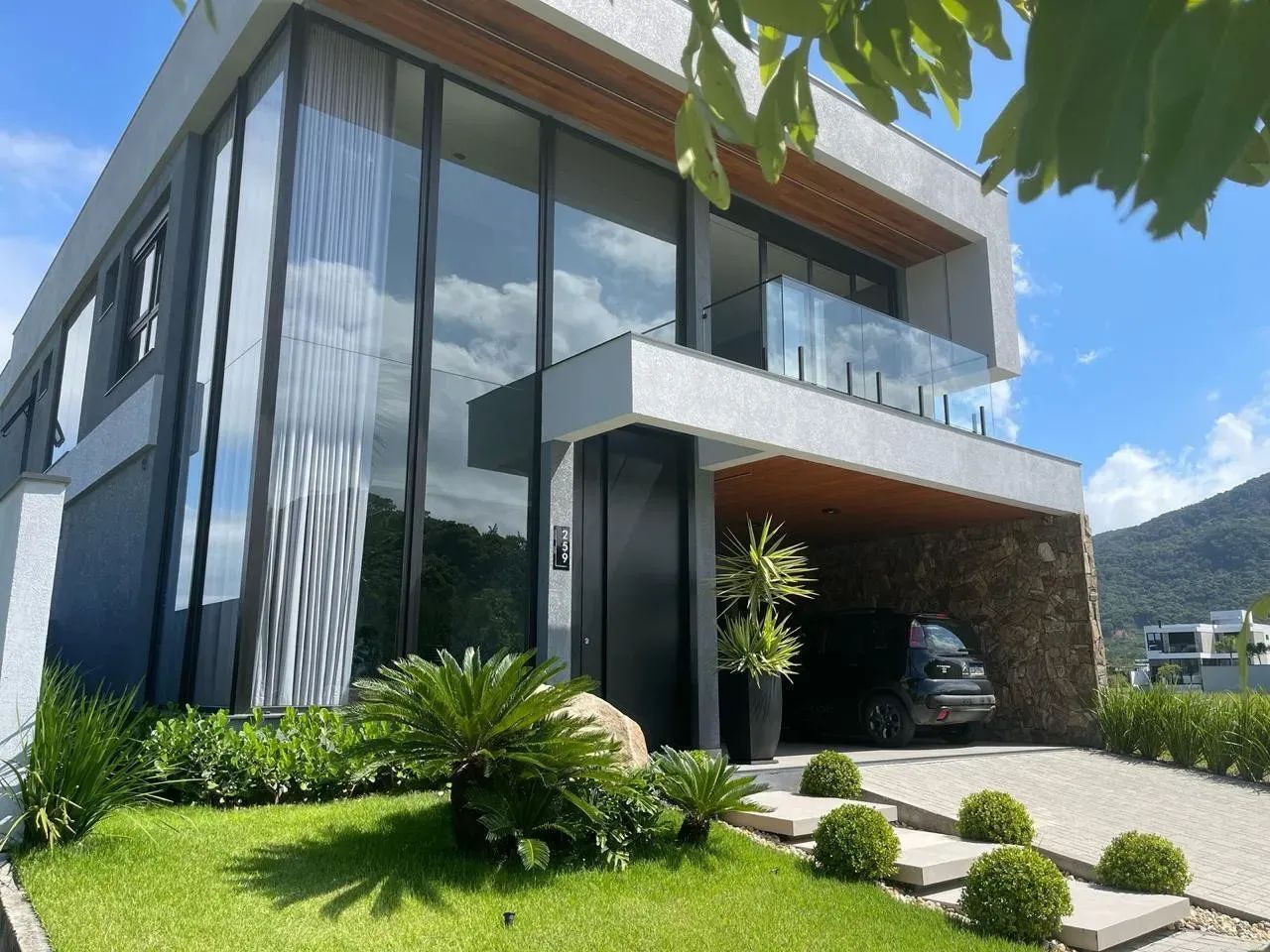 Casa em Condomínio para Locação em Palhoça, Pedra Branca, 4 dormitórios, 4 suítes, 5 banhe