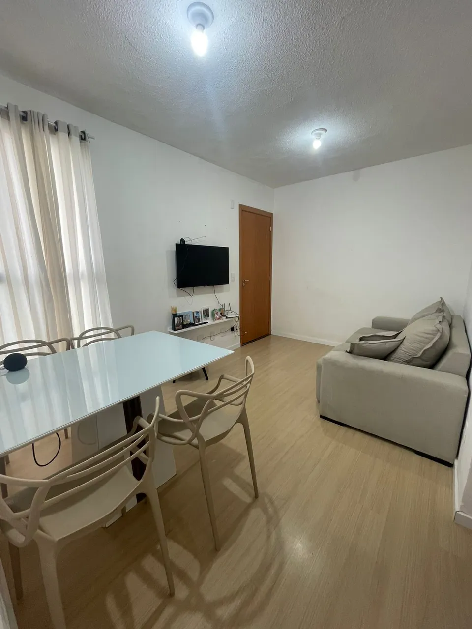 Apartamento semimobiliado no bairro João Costa em Joinville/SC.