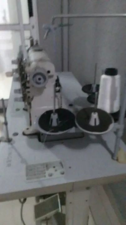 Galoneira Singer, semi nova. - Foto 3