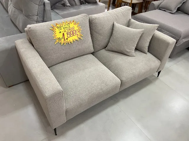 Sofá Fixo Bouclé - Estilo Moderno c/ Pés Metálicos