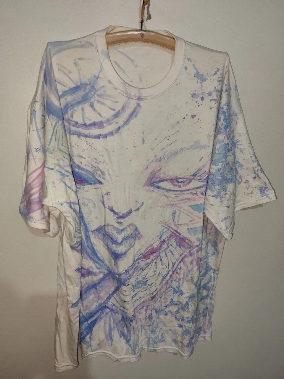 Camiseta artística com estampa de rosto Oversized