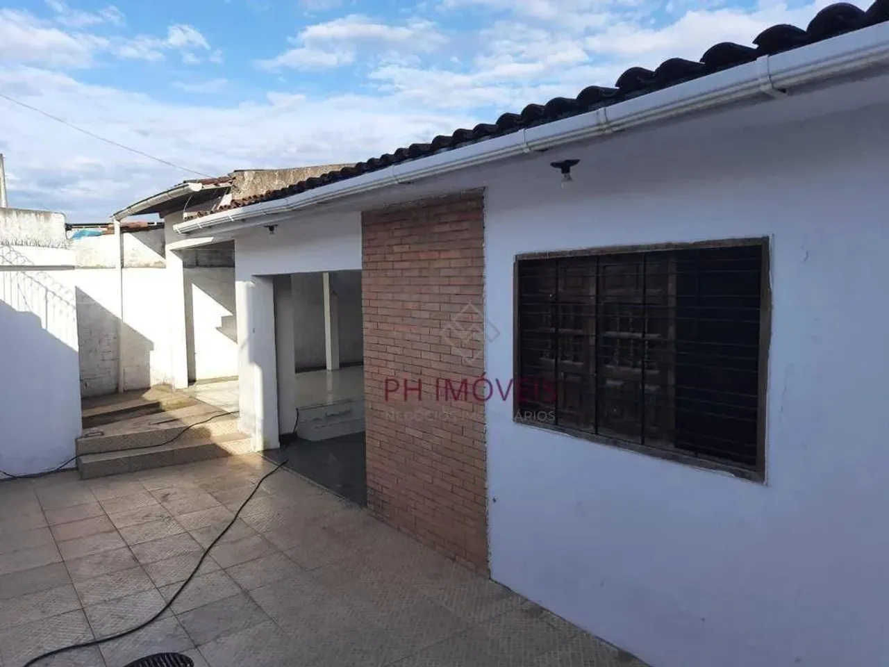Casa com 4 dormitórios sendo 2 suítes no Bairro de Santos Dumont - 228m²