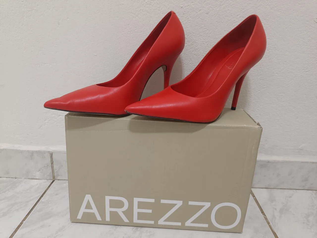Scarpin Arezzo Vermelho - Elegância e Conforto