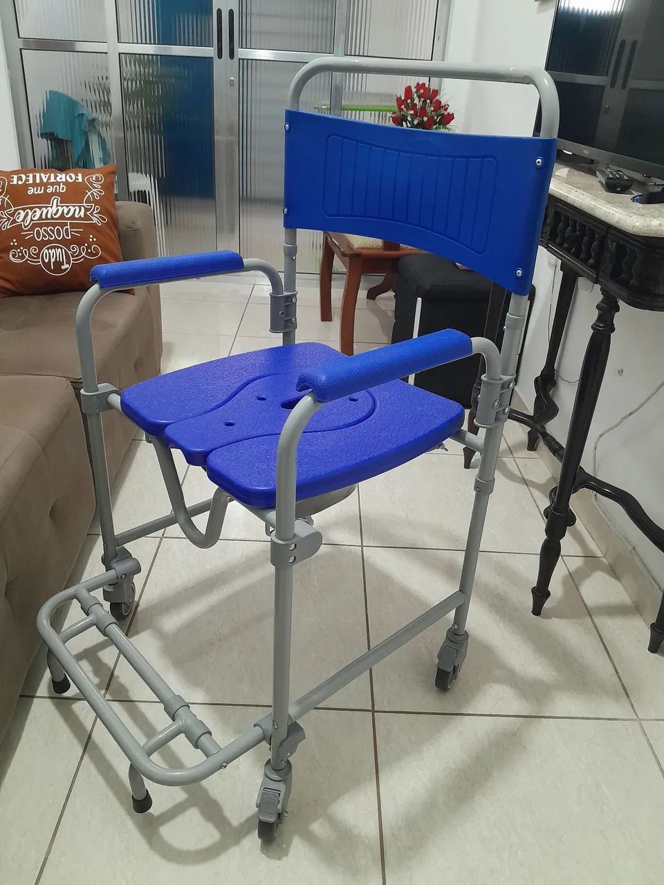 Cadeira de Banho com Rodas - Ideal para Idosos e Pessoas com Mobilidade Reduzida