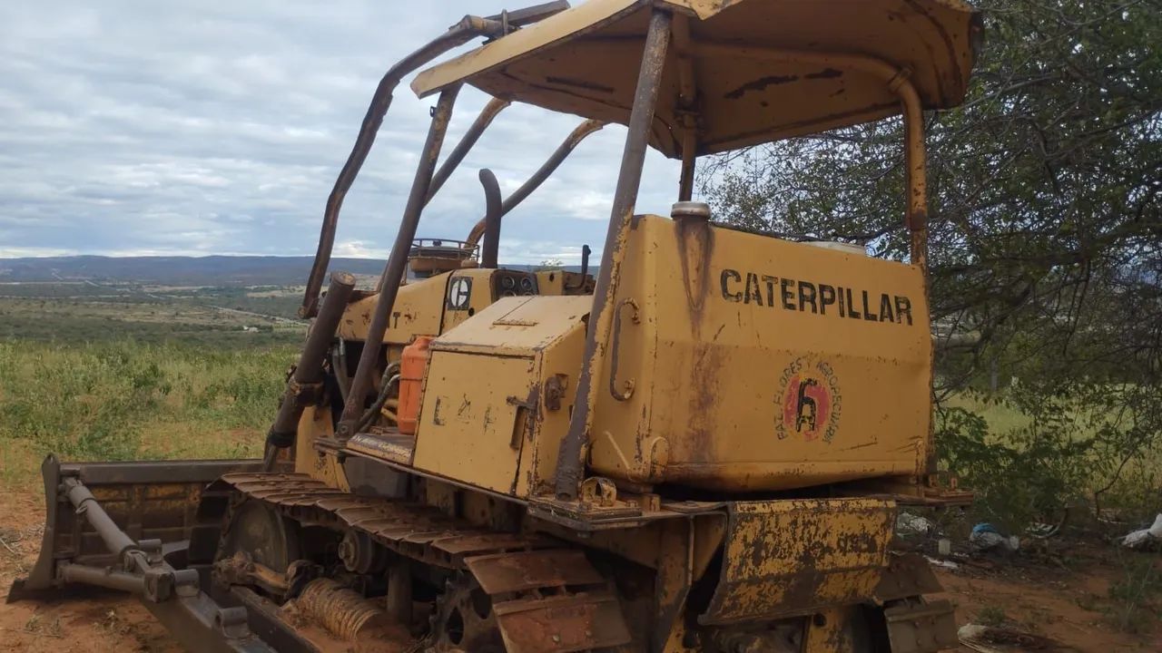 Trator de Esteira Caterpillar D4E - Foto 4
