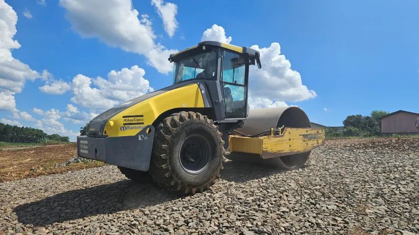 Rolo Dynapac CA-250 ano 2017 com 4.300 horas traçado com kit pata  - Foto 2