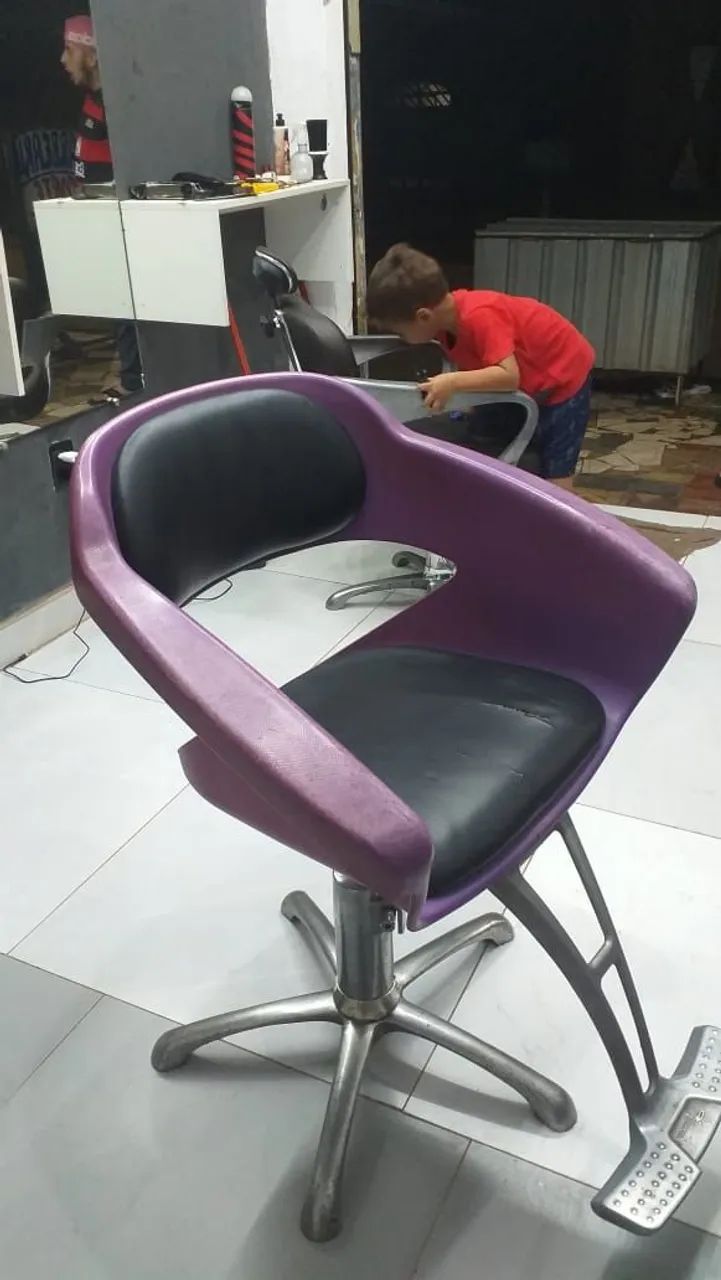 Cadeira de salão/Barbeiro - Roxa  - Foto 2