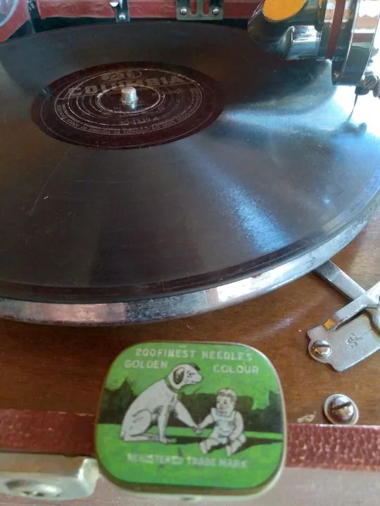 Gramofone antigo - Foto 4