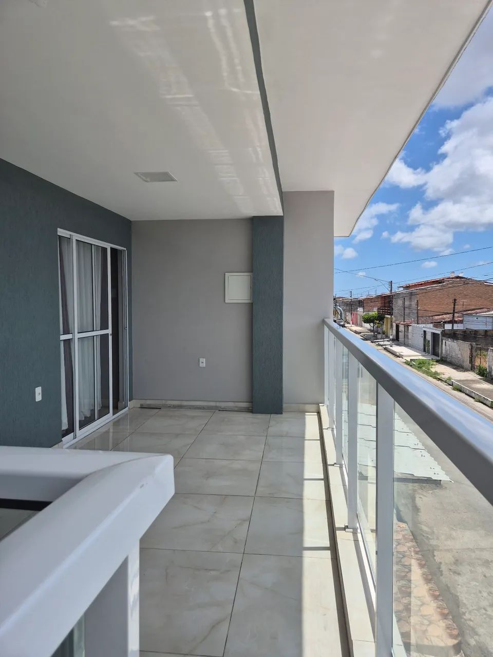 Vende-se imóvel em 1° Andar com portão de garagem com comando eletrônico.  - Foto 5