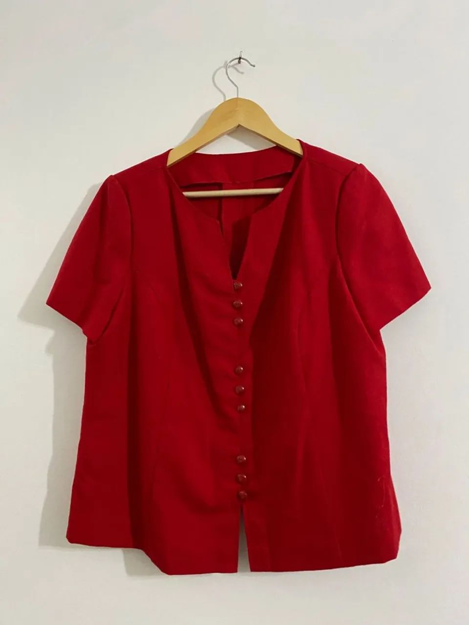 Conjunto linho saia e blusa vermelha. 