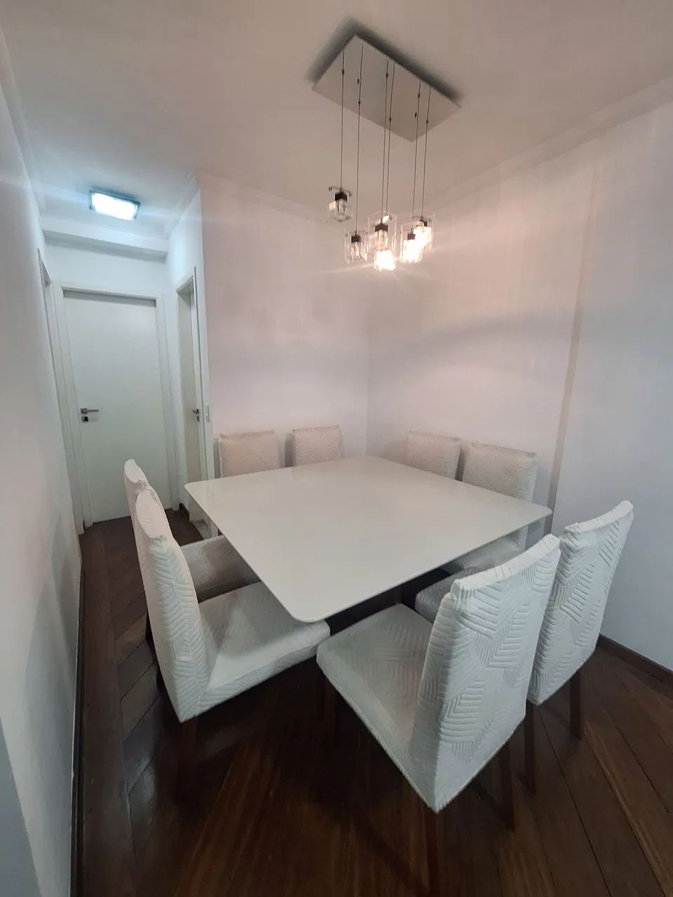 Mesa de Jantar em madeira maciça com 8 cadeiras - Foto 3