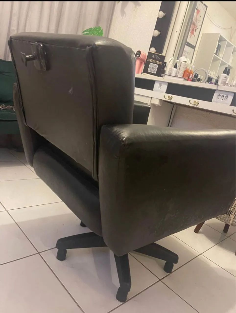 Poltrona Elegante em Couro Preto - Foto 3