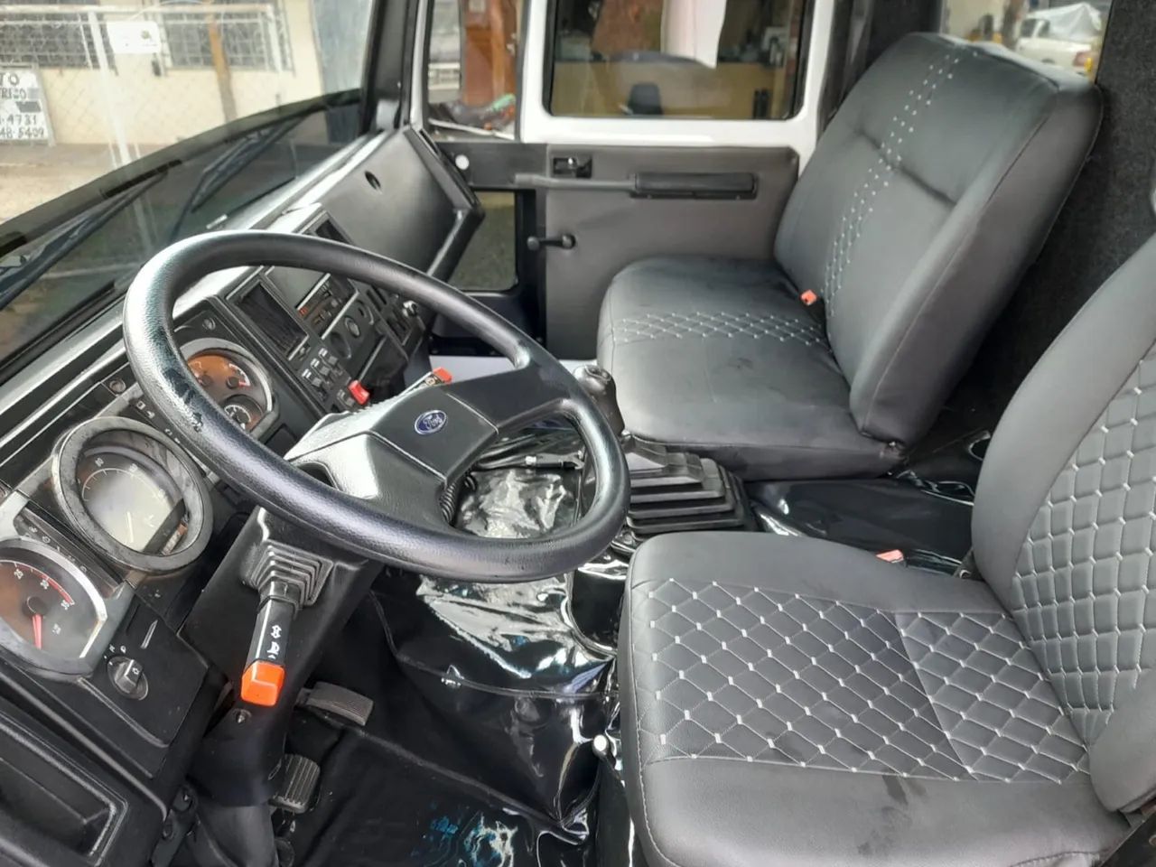 Ford Cargo 1317 4x2 toco  - Foto 13