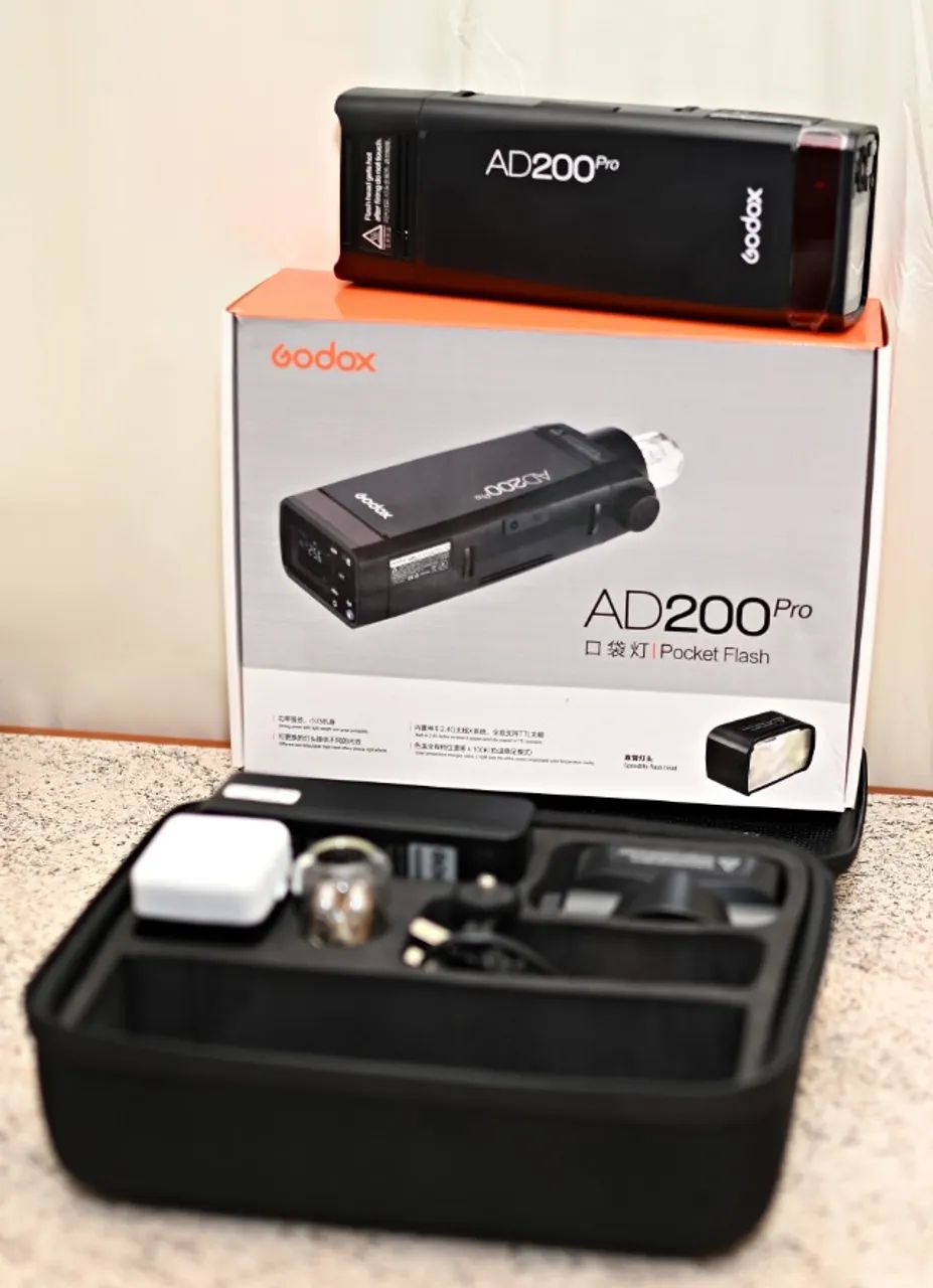 Flash Godox AD200 Pro (novo) Acompanha bateria reserva.