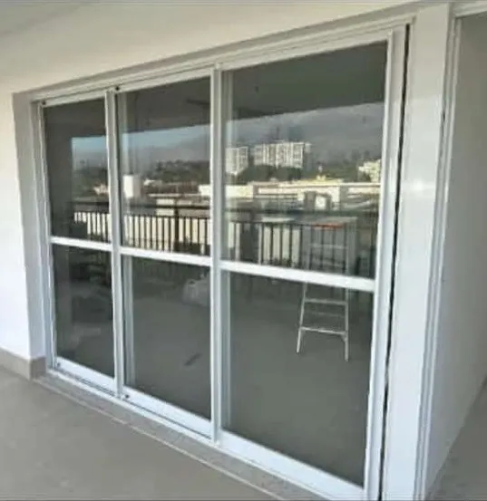 Porta Balcão branca 2.78 L com 3 folhas moveis