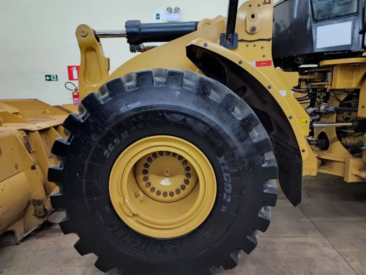 Pá Carregadeira Caterpillar 966l - Foto 3