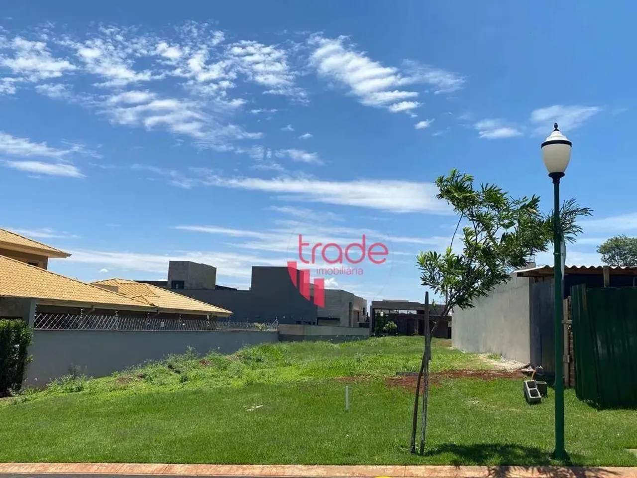 Terreno à Venda em Condomínio Fechado com 420.05 m² no Bairro Vila do Golfe em Ribeirão Pr