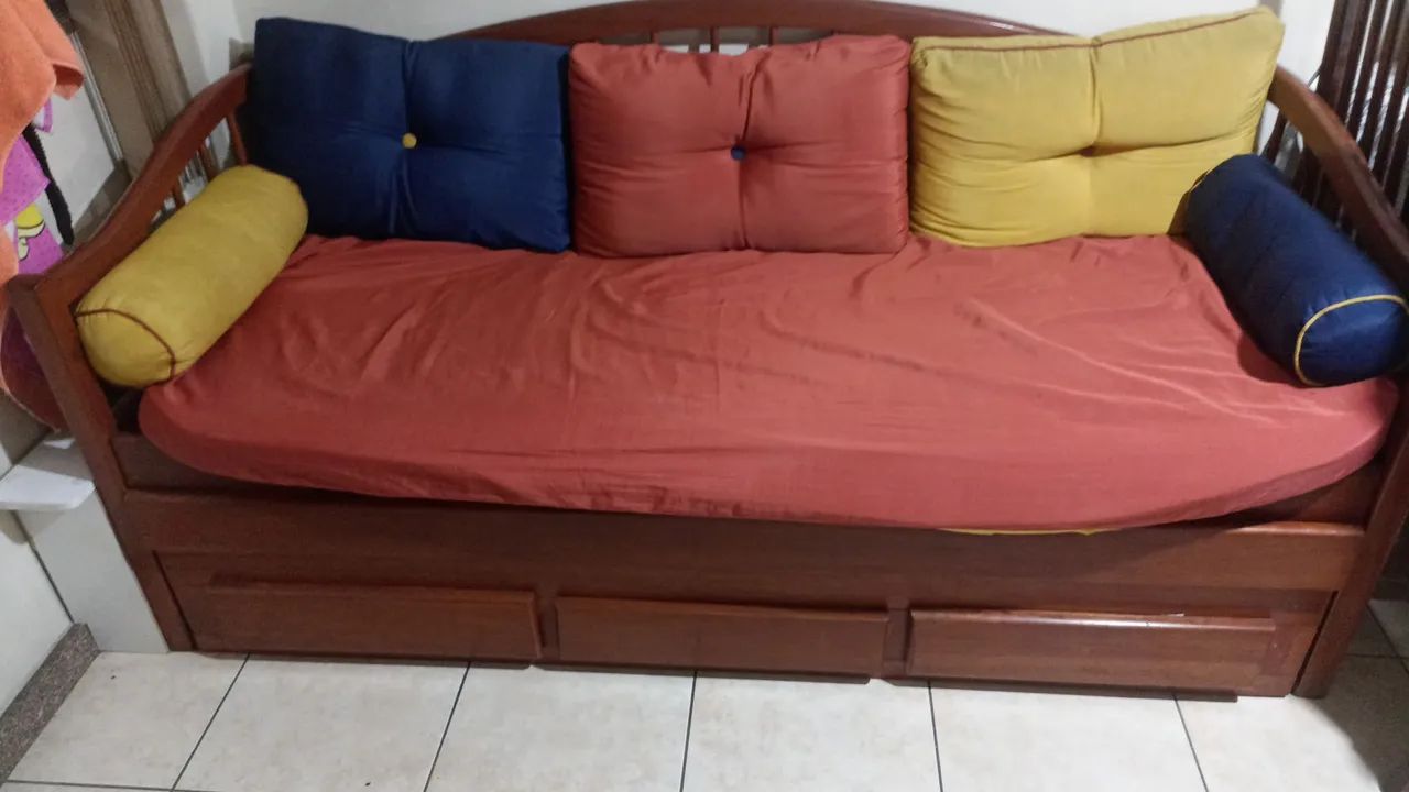 Bicama em madeira maciça com três gavetas  - Foto 4