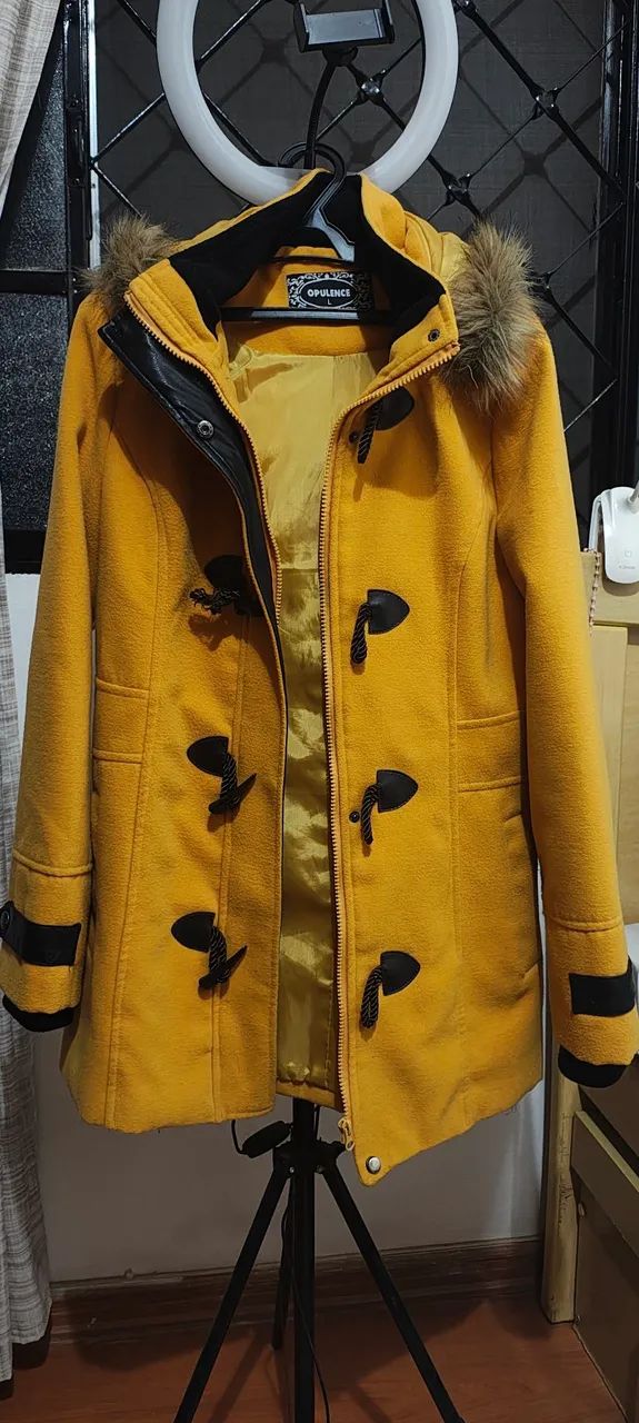 Casaco amarelo com capuz de pelo - Foto 4