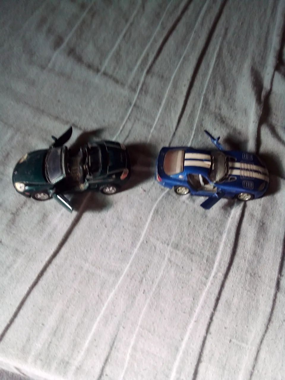 2 carrinhos de ferro