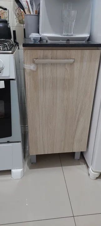 Armário de Cozinha Amadeirado