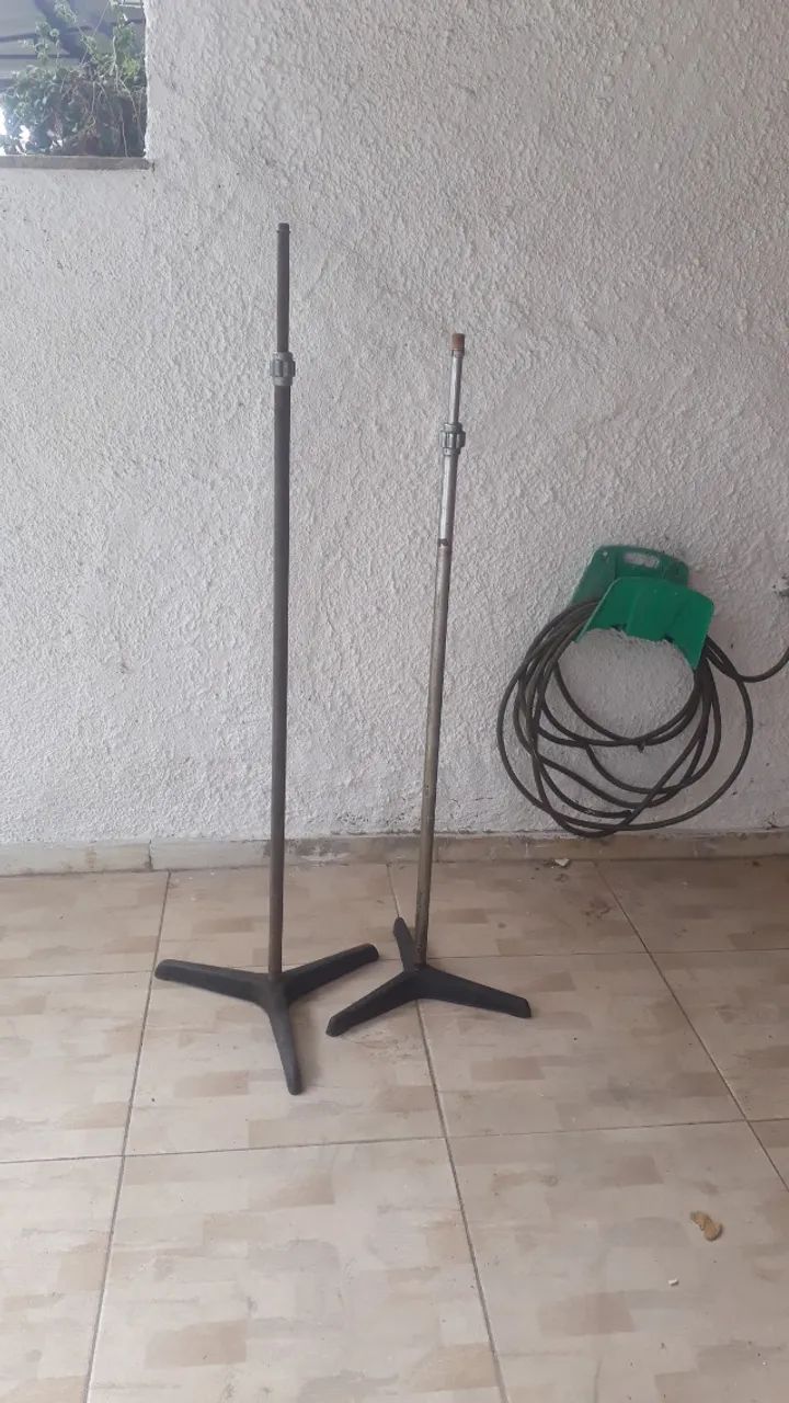 Pedestal de chão de microfones antigo