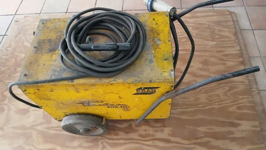 Maquina de Solda Super Bantam ESAB 402 DC - Foto 4