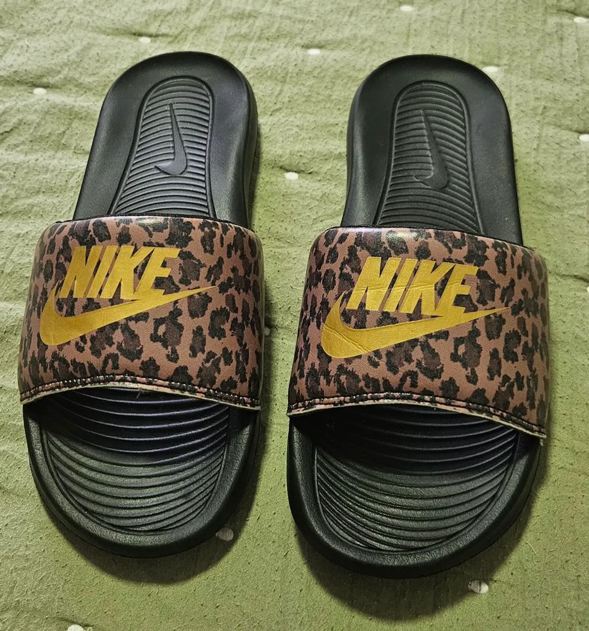 Chinelo Nike Feminino - Animal Print tam. 36.