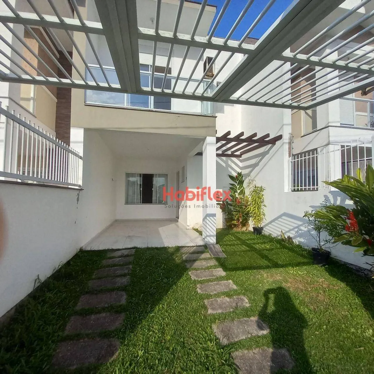 Casa com 3 dormitórios para alugar, 126 m² por R$ 5.190,00/mês - Ribeirão da Ilha - Floria