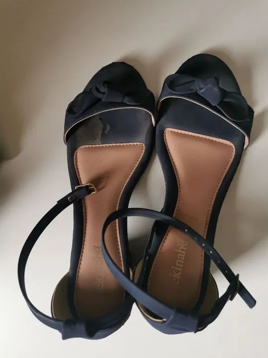 Sandália rasteira azul marinho com laço - Foto 5