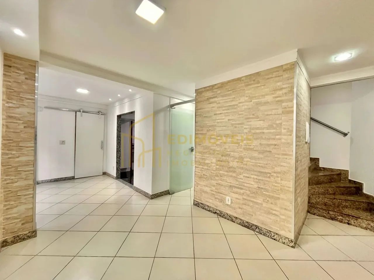 Incrível casa com piscina e rooftop em Jardim Camburi  venha conhecer! - Foto 6