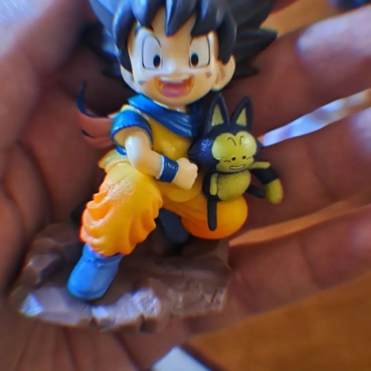 Action Figure Goku com figura do gato - Foto 3